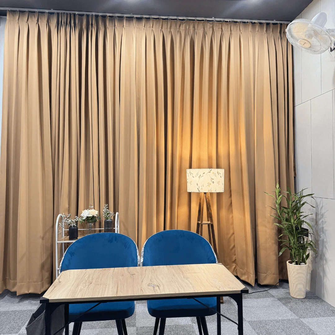 Content room with ring lights